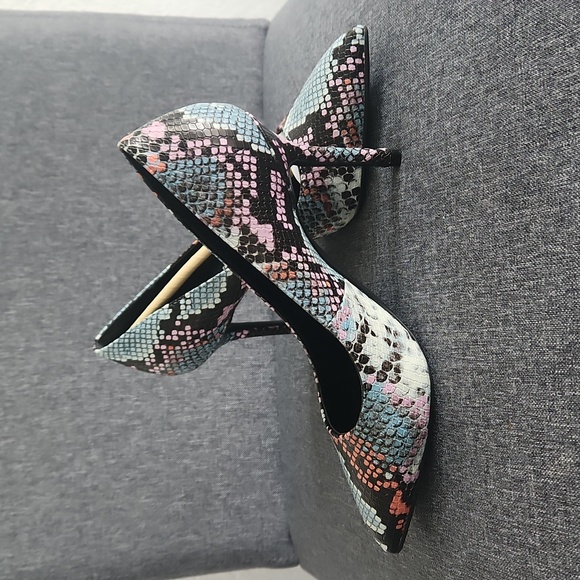 Katy Perry, Bright snake embos blue multi color, size 7.5 M - Picture 2 of 5